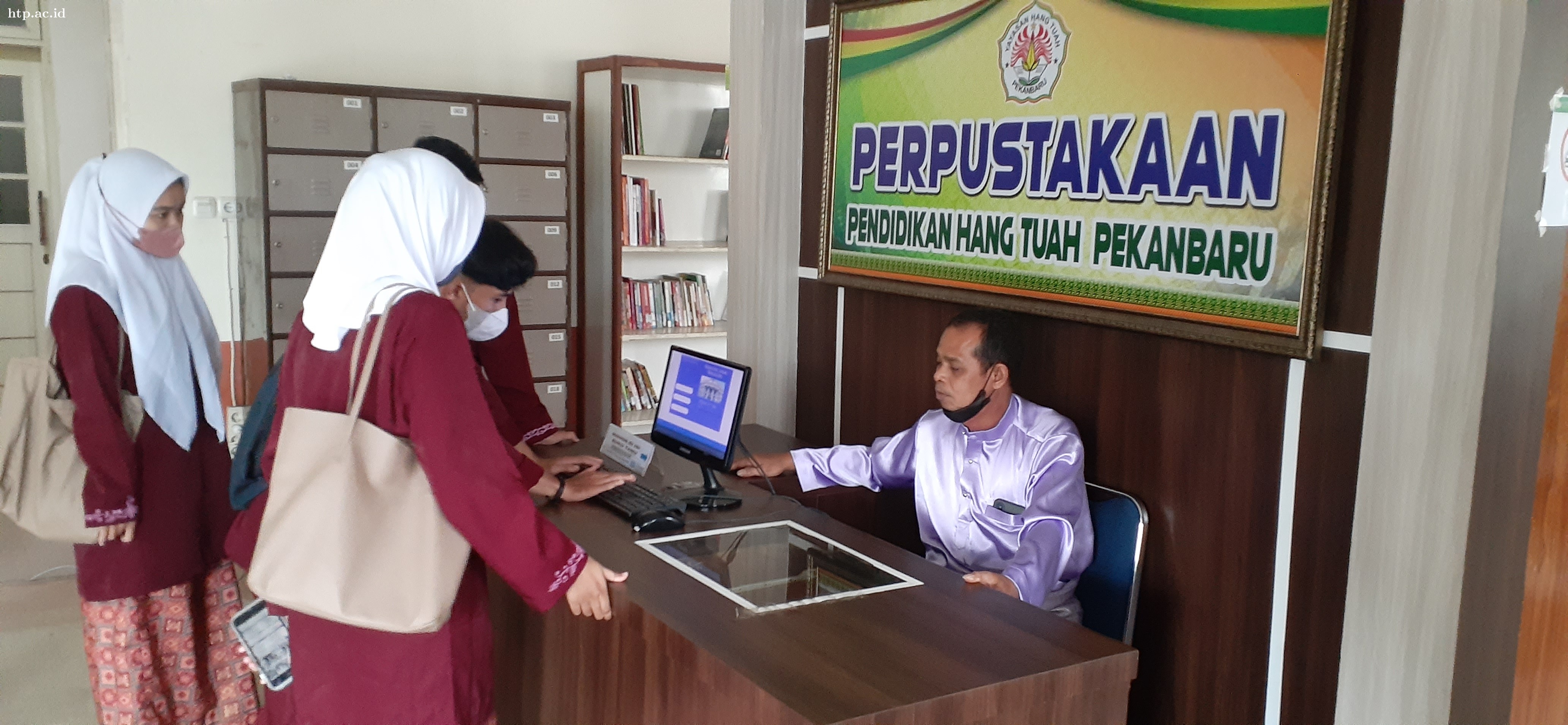Roslannizar, Pustakawan UHTP, Segudang Prestasi