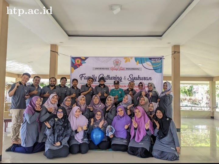 Family Gathering dan Syukuran Akreditasi Unggul Prodi Pascasarjana UHTP 