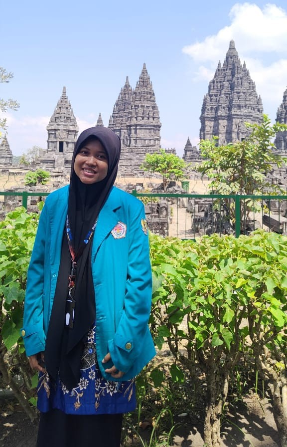 YUWANDA PRETTY Mahasiswi S1 Kebidanan UHTP Juara 1 Lomba Pidato National Creativity Competition 2023