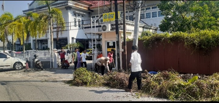 Gerakan Cinta Pekanbaru Civitas Akademika Universitas Hang Tuah Pekanbaru Goro Dijalan Mustafa Sari