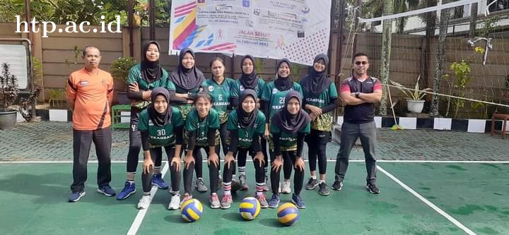Final Turnamen Bola Voli Antar SMA/SMK/MA Se-Kota Pekanbaru, di lapangan hijau kampus 1 UHTP