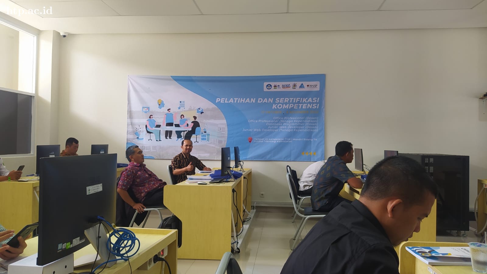 Tenaga Kependidikan (tendik) UHTP Mengikuti Pelatihan dan Sertifikasi Kompetensi