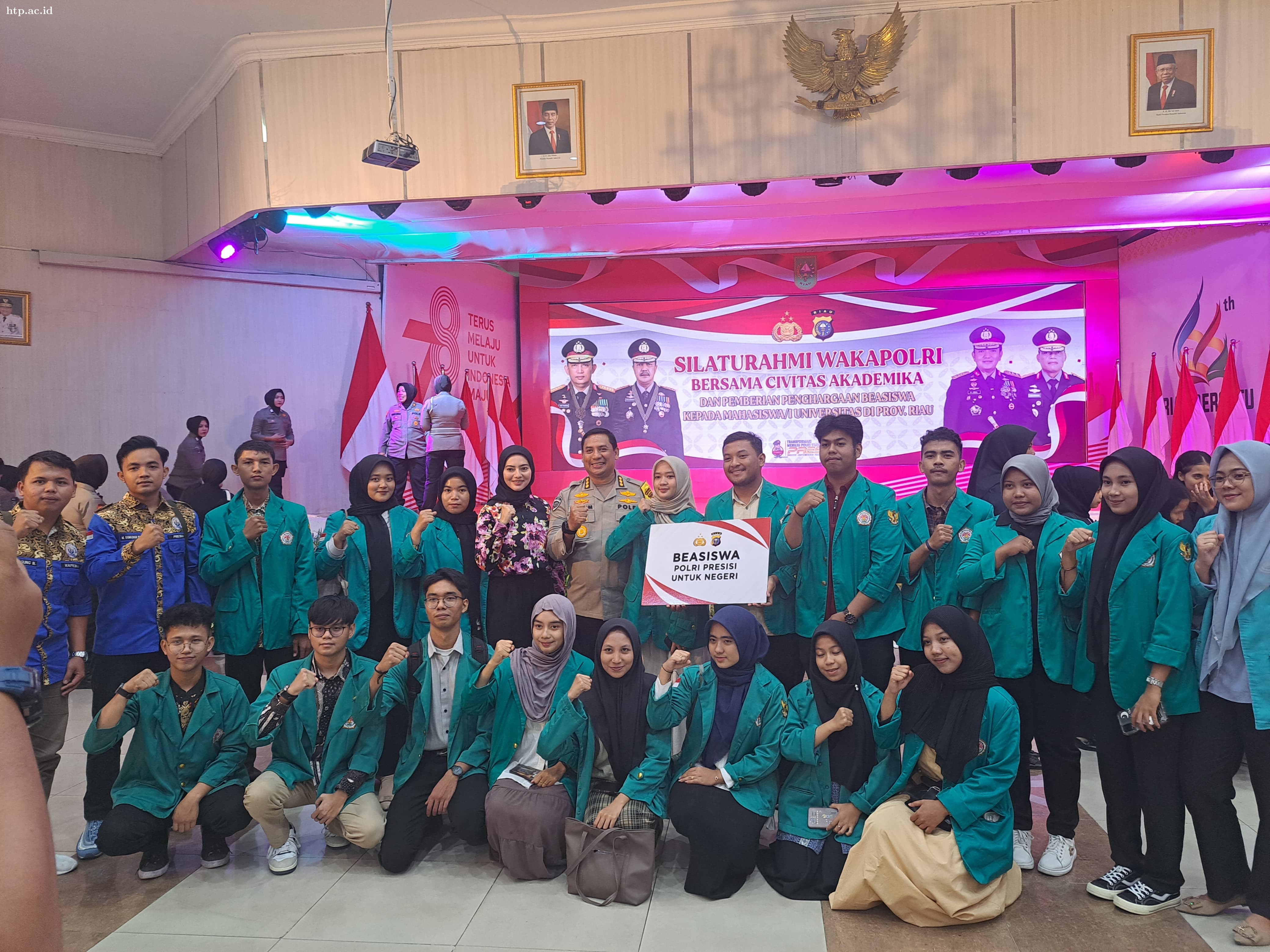 SILAHTURAHMI WAKAPOLRI BERSAMA CIVITAS AKADEMIKA DAN PEMBERIAN PENGHARGAAN BEASISWA KEPADA MAHASISWA/I UNIVERSITAS DI PROV.RIAU