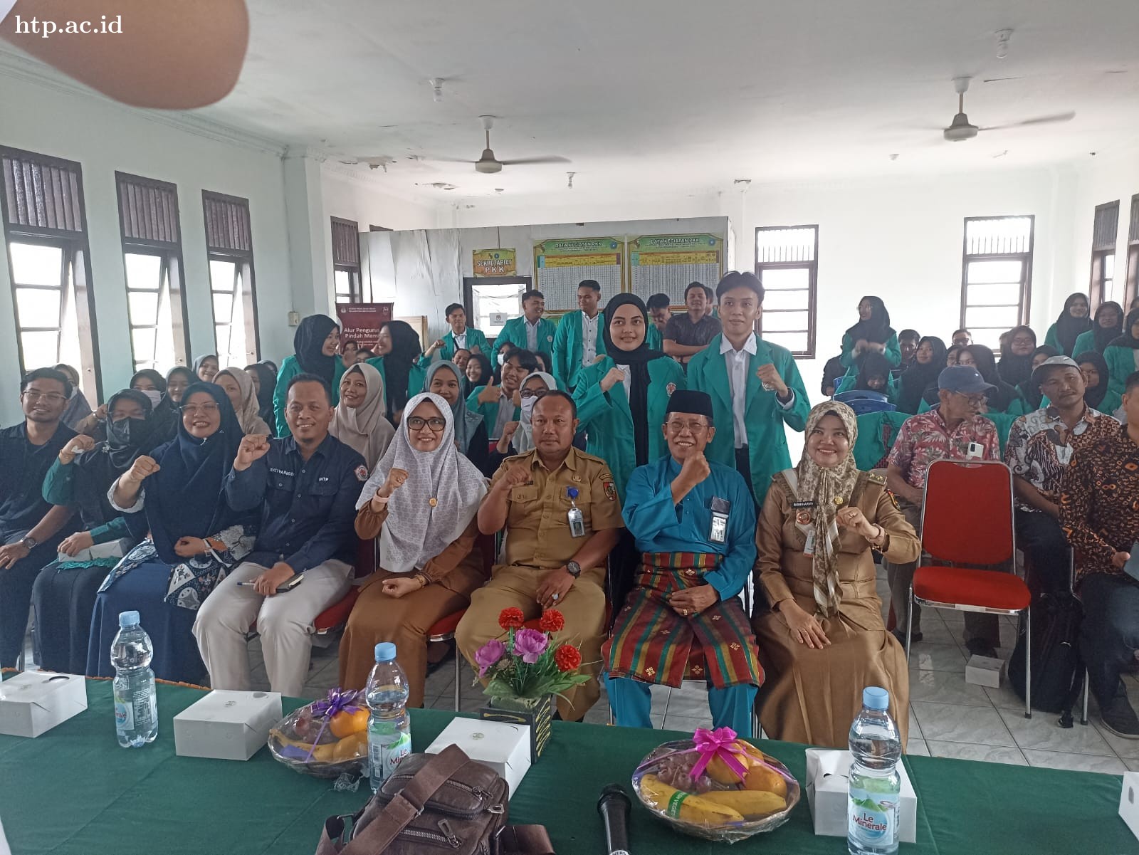 Serah Terima Mahasiswa Kuliah Kerja Nyata (KKN) Universitas Hang Tuah Pekanbaru DiKelurahan Metangor Tahun 2024