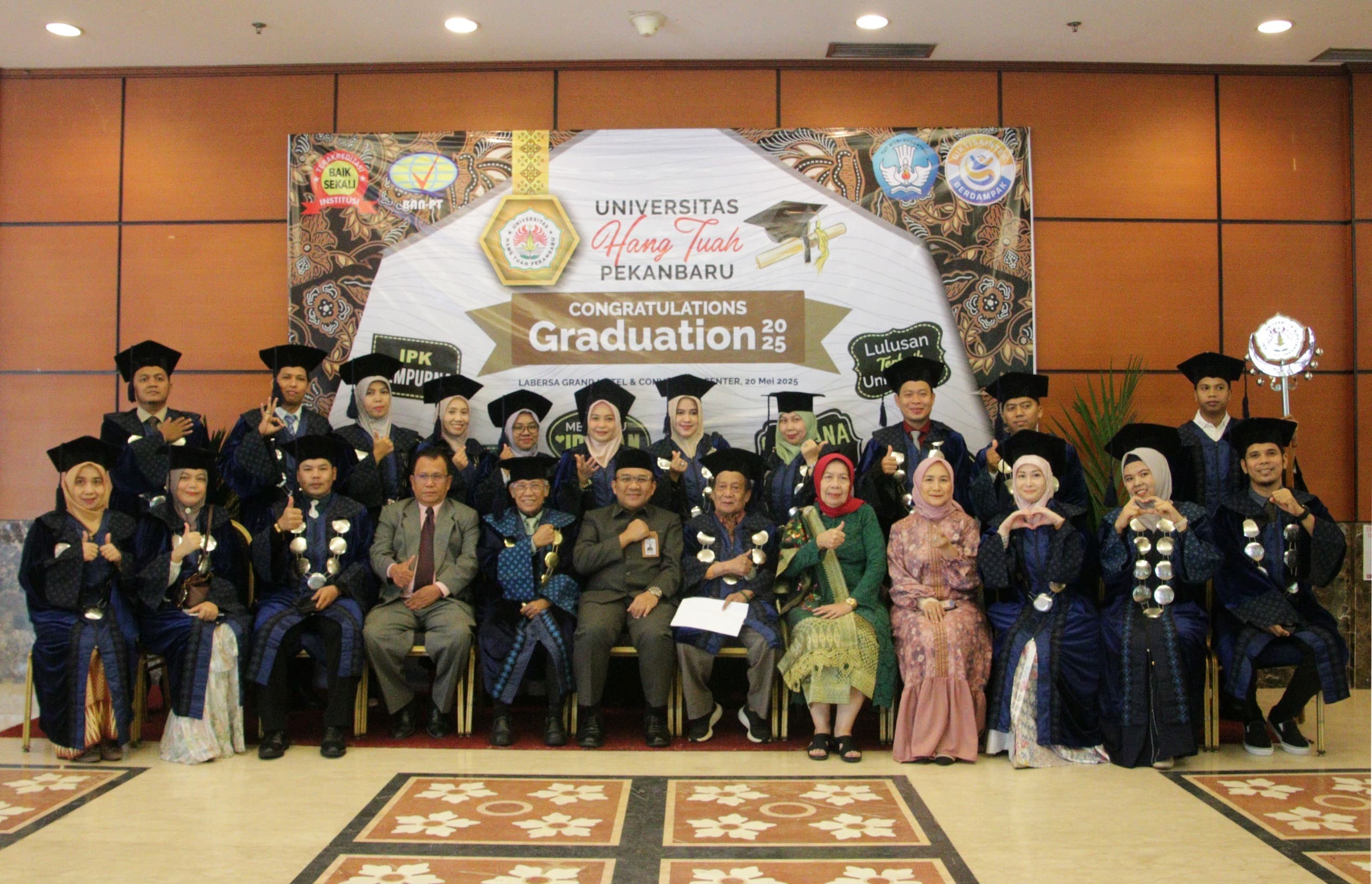 Wisuda ke 6 Universitas Hang Tuah Pekanbaru